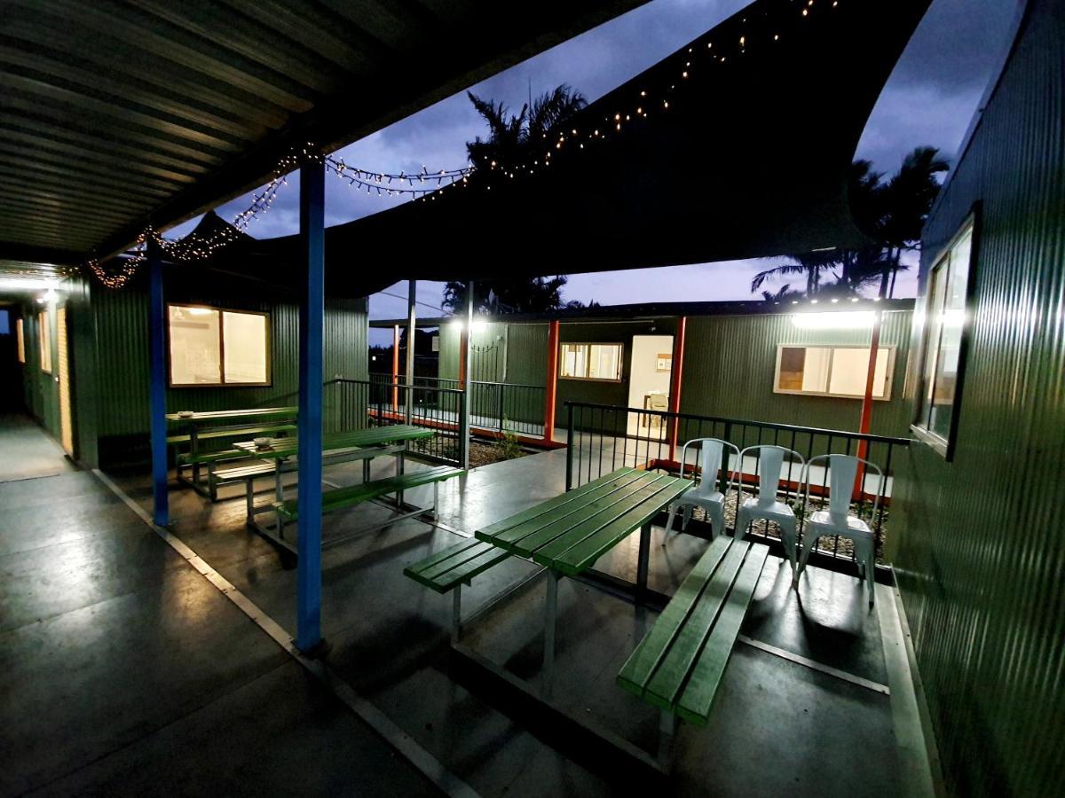 Palm Tree Backpackers Hostel Бандаберг Екстериор снимка