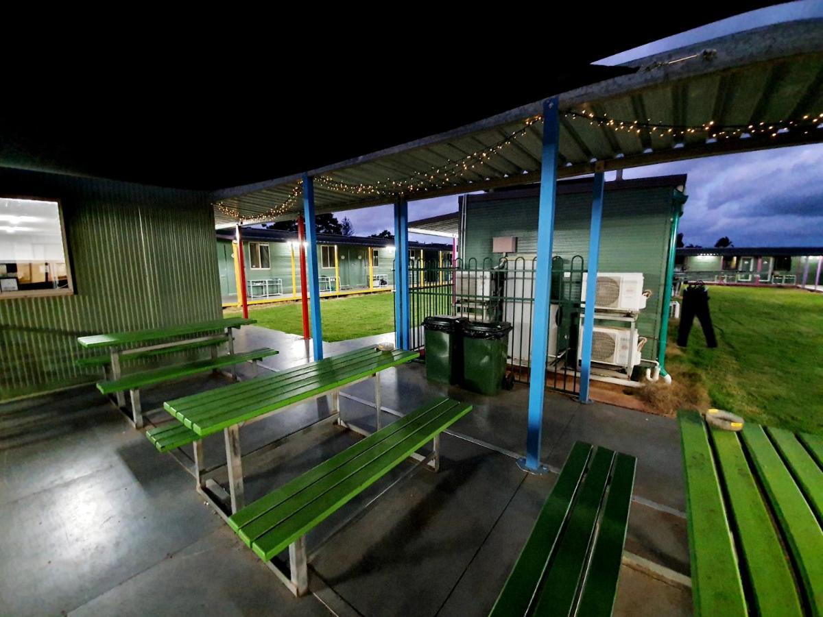 Palm Tree Backpackers Hostel Бандаберг Екстериор снимка