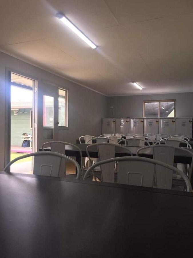 Palm Tree Backpackers Hostel Бандаберг Екстериор снимка
