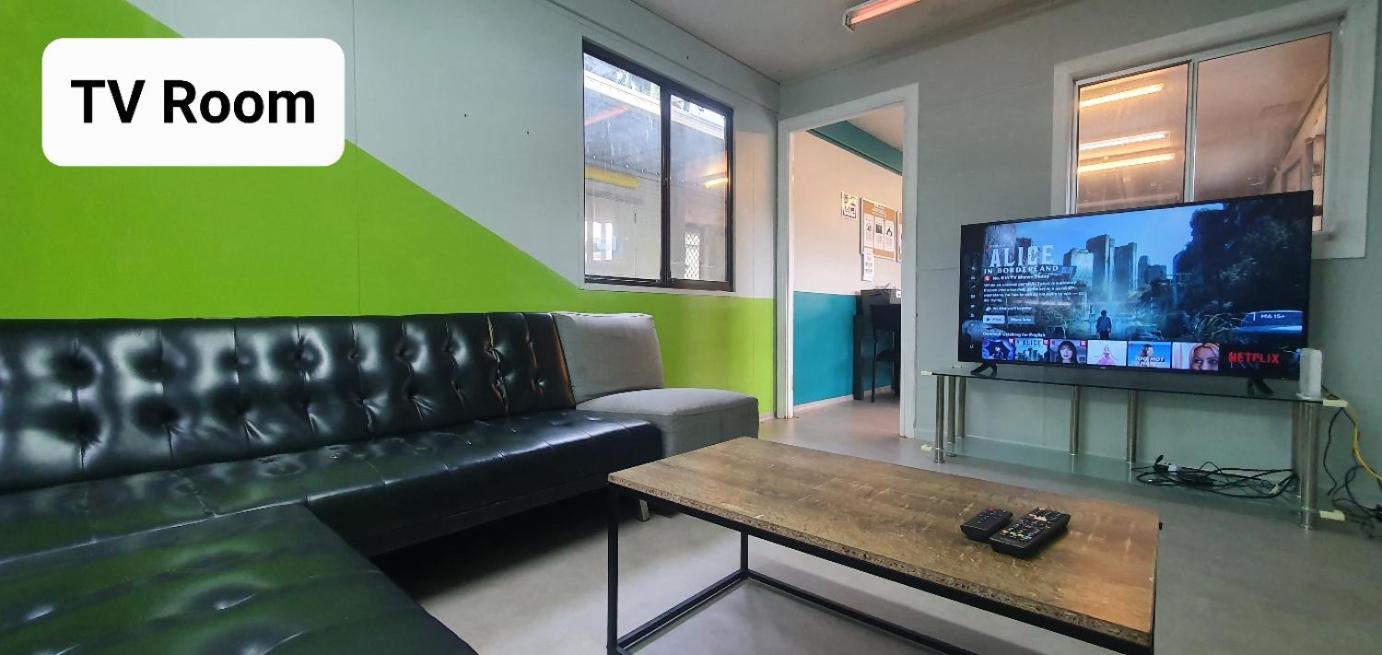Palm Tree Backpackers Hostel Бандаберг Екстериор снимка