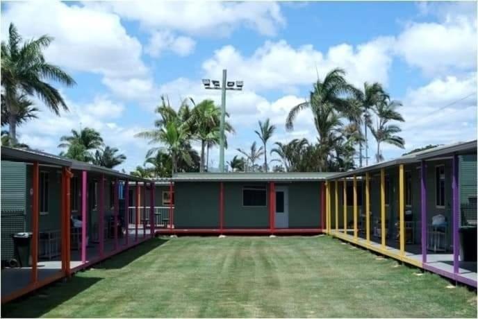Palm Tree Backpackers Hostel Бандаберг Екстериор снимка